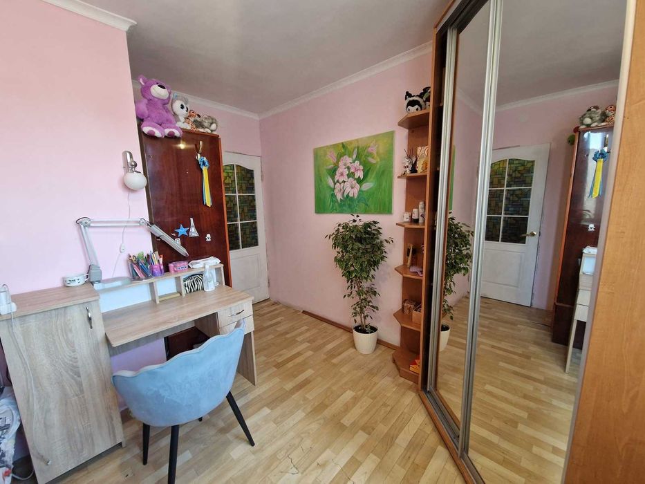 3-кімнатна квартира у Чорноморську / Середній поверх !