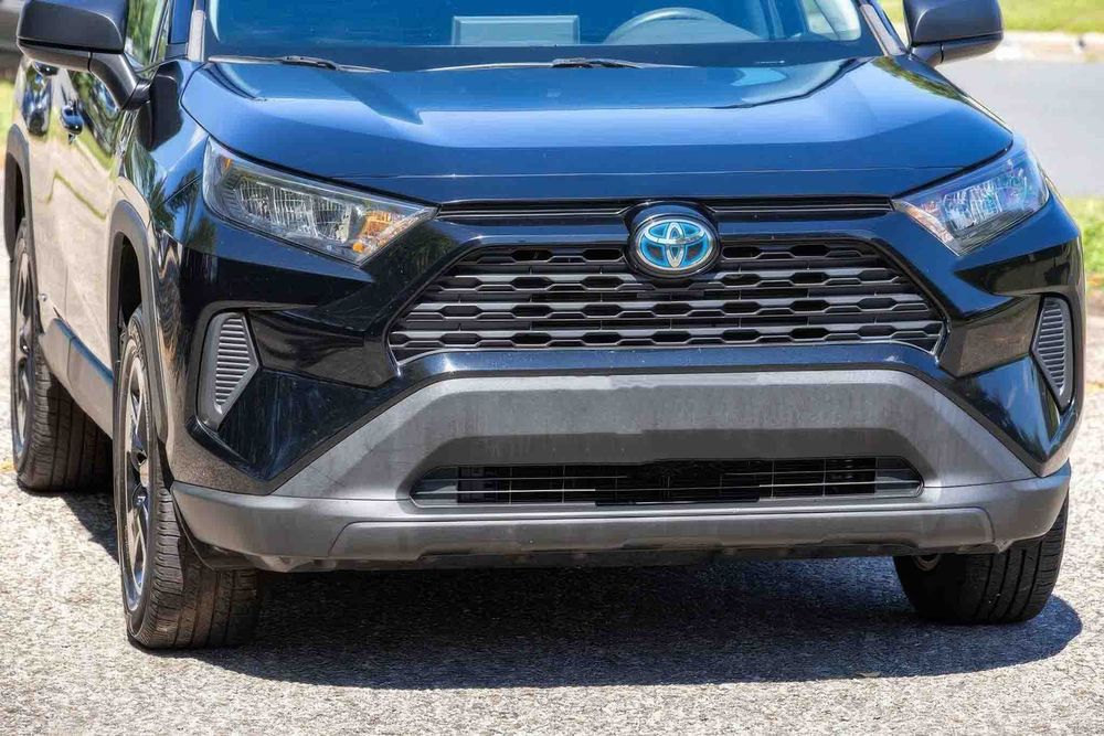 Toyota RAV4 Hybrid LE      2021