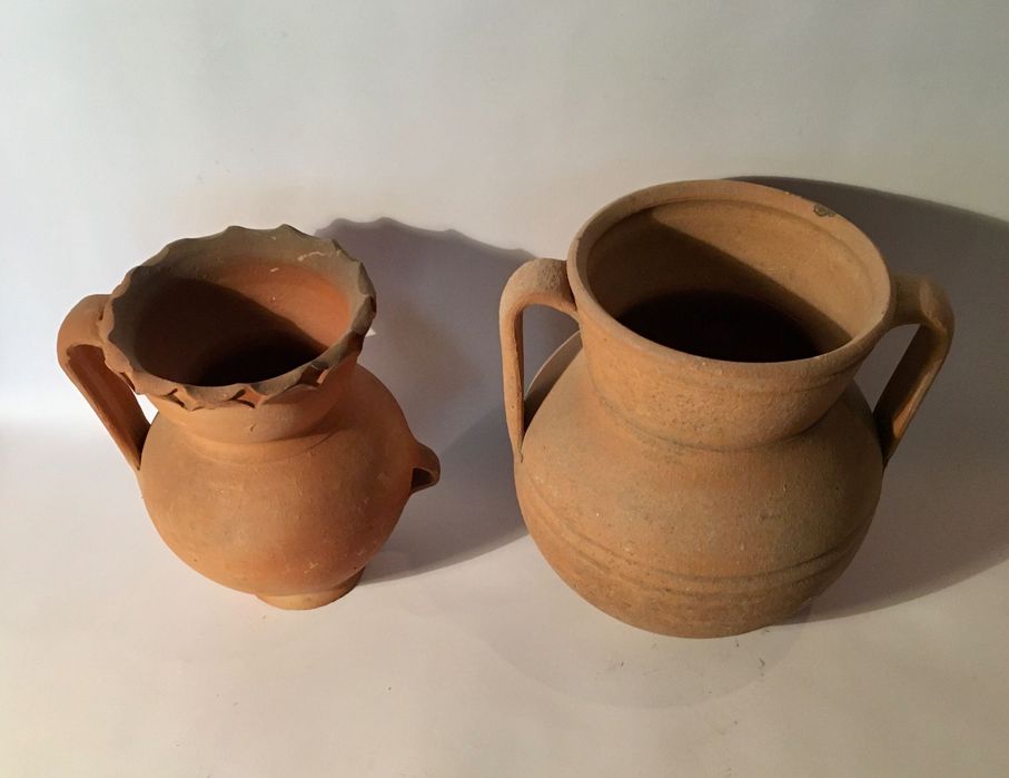 2 CÂNTAROS - antigos - pequenos - altura: 22 e 20 cm/s