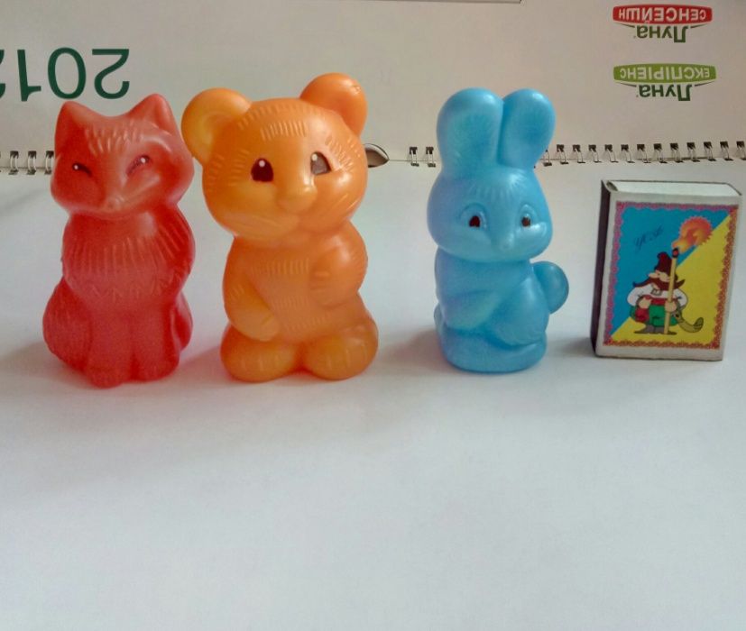 Радянські пластмасові іграшки СРСР тварини та солдатики