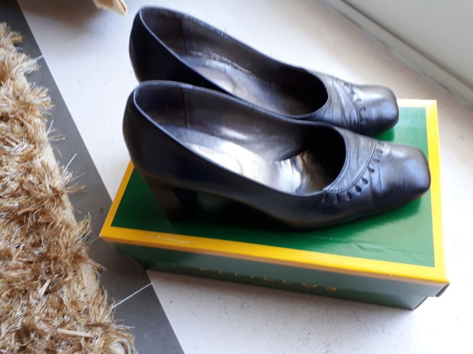 Sapatos senhora pretos tamanho 37