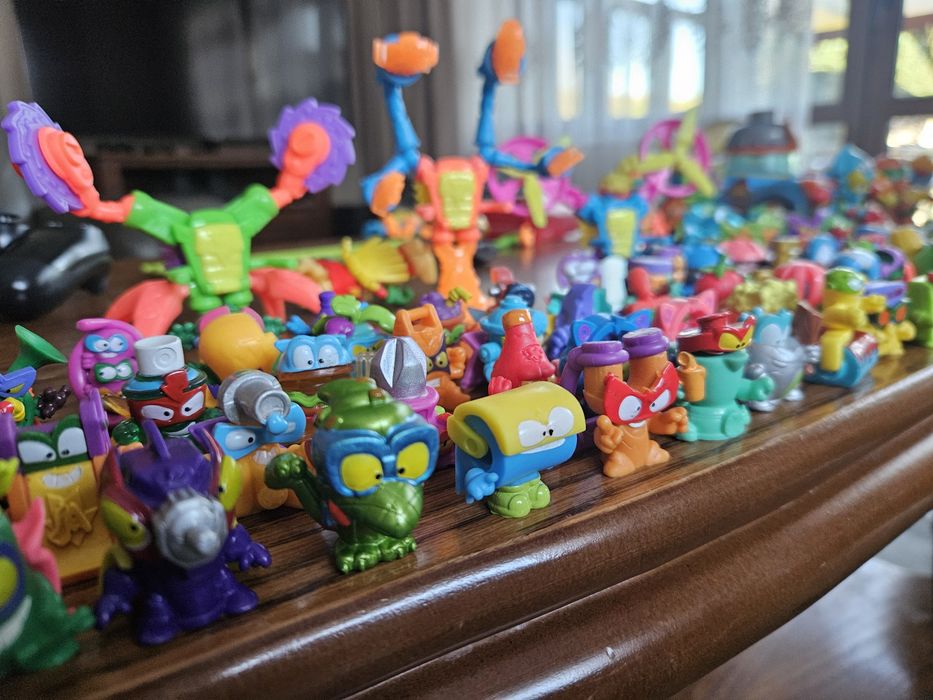 Losowe 10 figurek super zings/things