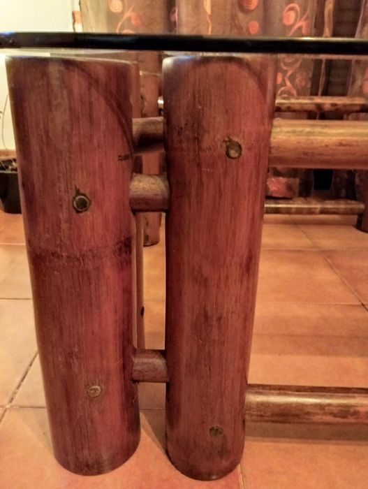 Mesa rustica de vidro e madeira