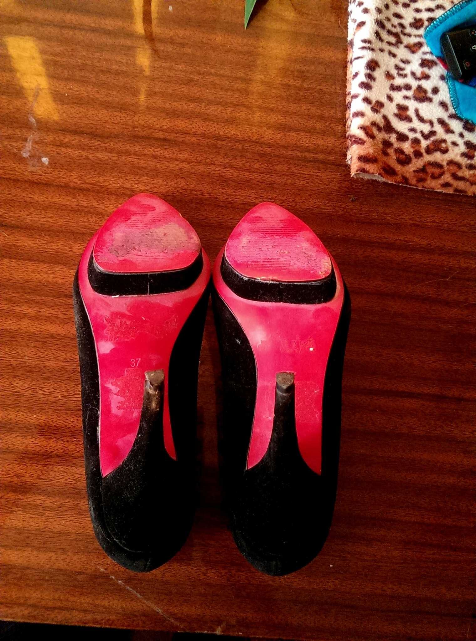Женские туфли на каблуке 37 р. Centro