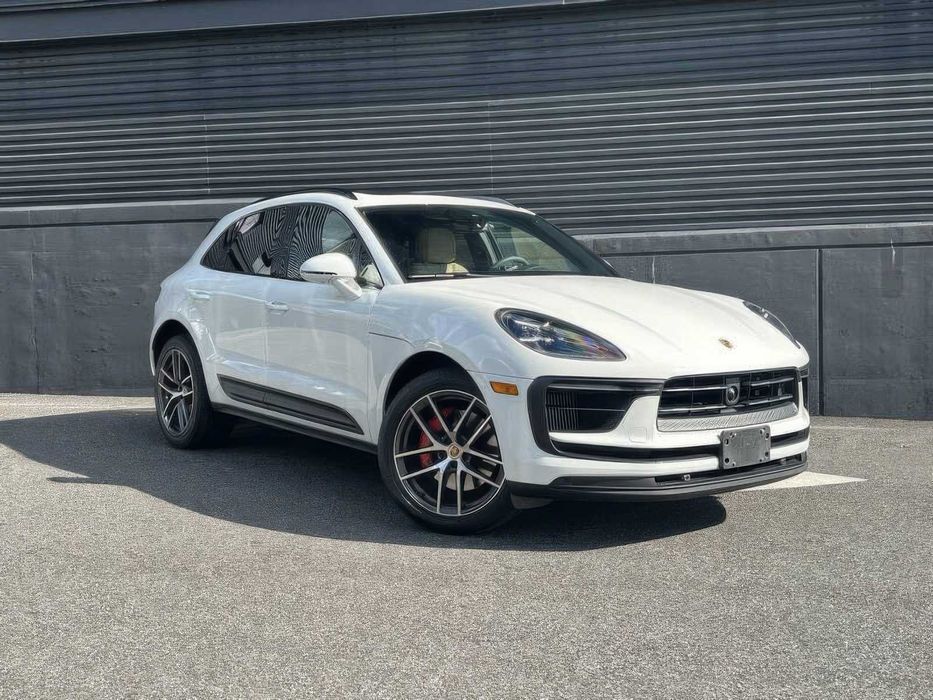Porsche Macan      2023