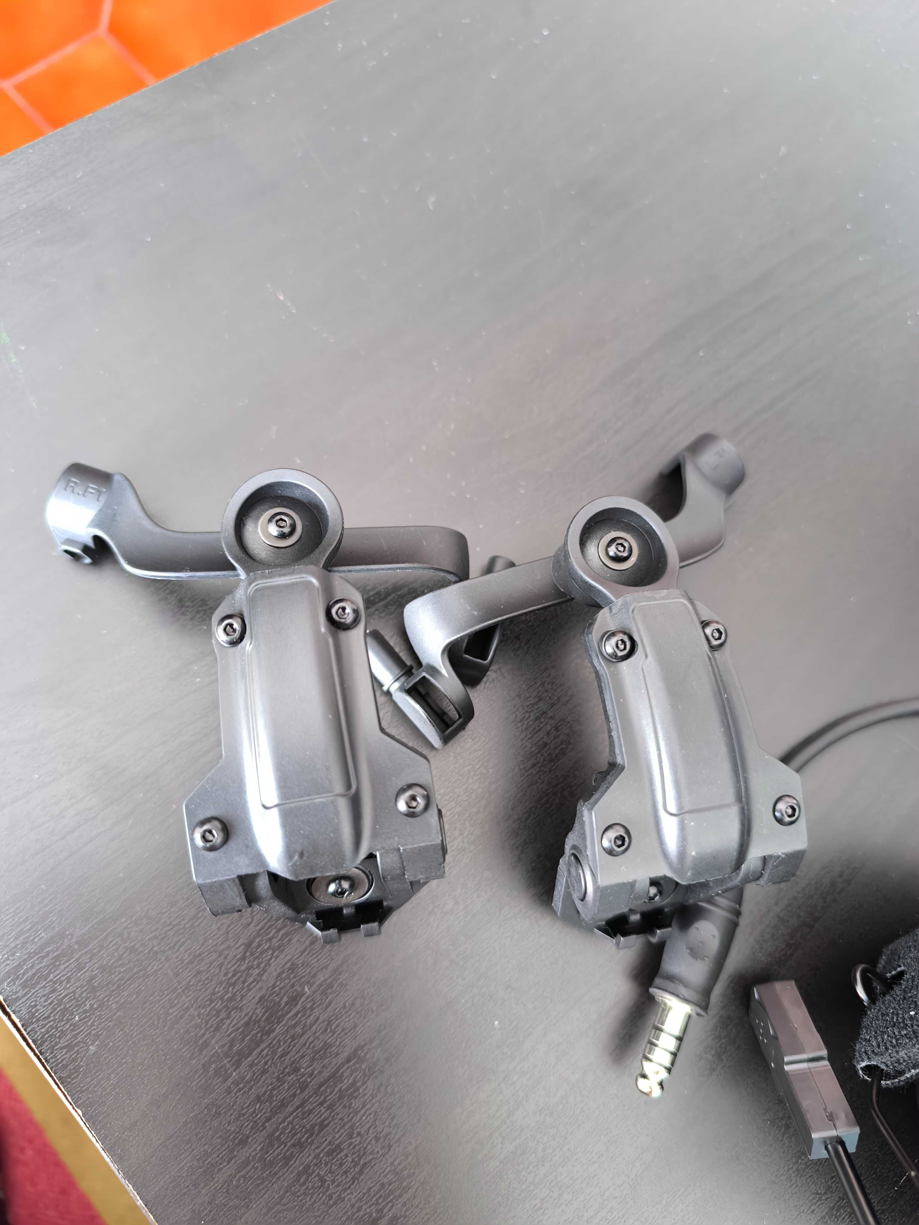 Fones de ouvido tático novo com suporte