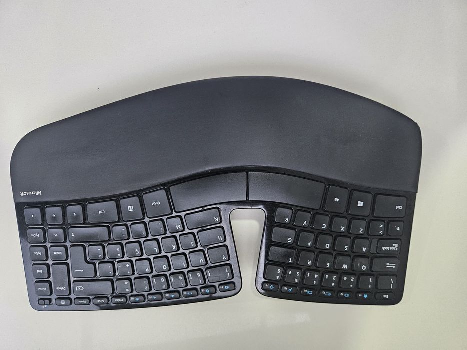 Teclado Ergonómico Microsoft - Português - Sem fios