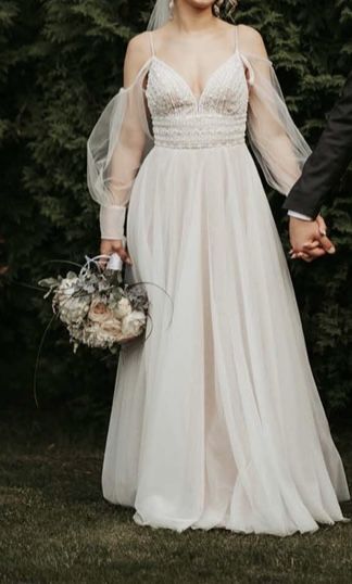 Piękna suknia ślubna ivory z beżowym, brokatowym dołem i rękawkami
