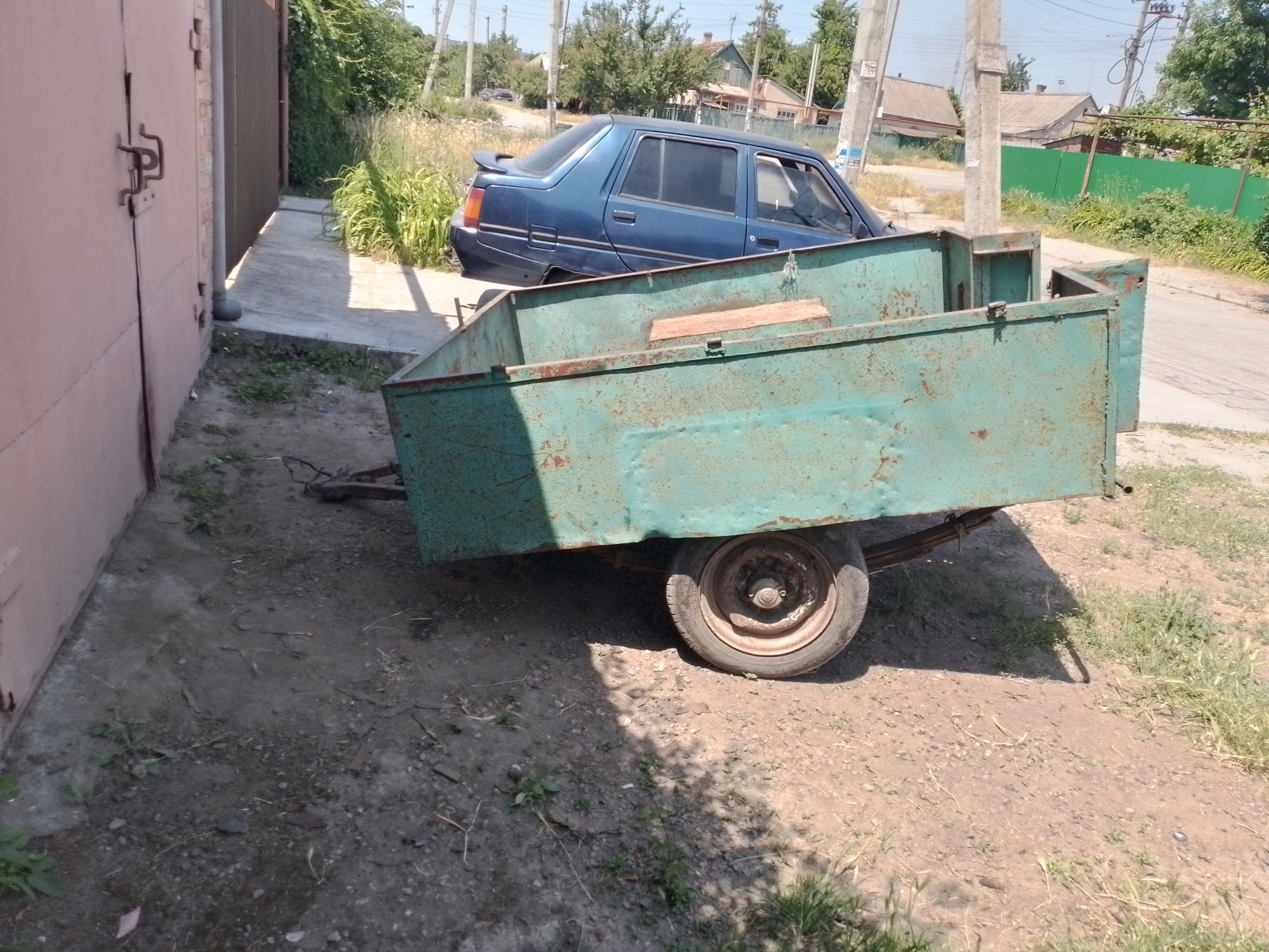 Продам прицеп на рессорах.