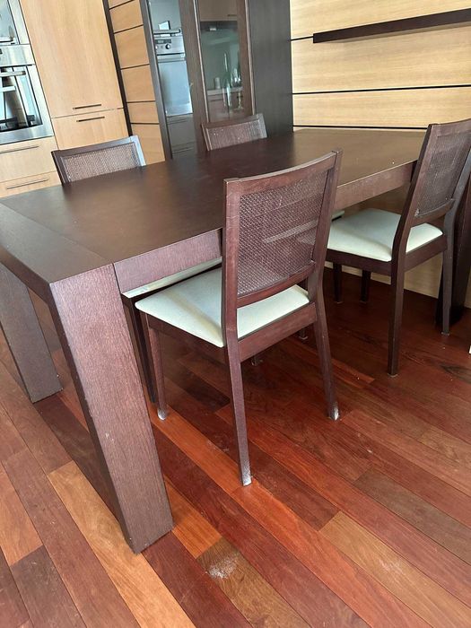 stół plus 4 krzesła