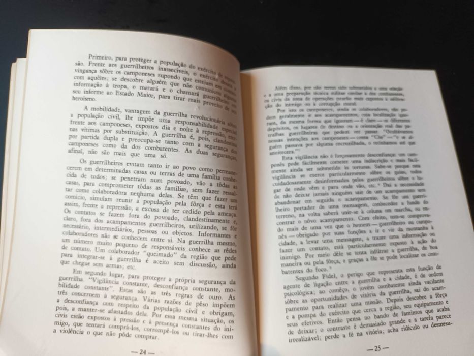 "Revolução na Revolução" por Régis Debray