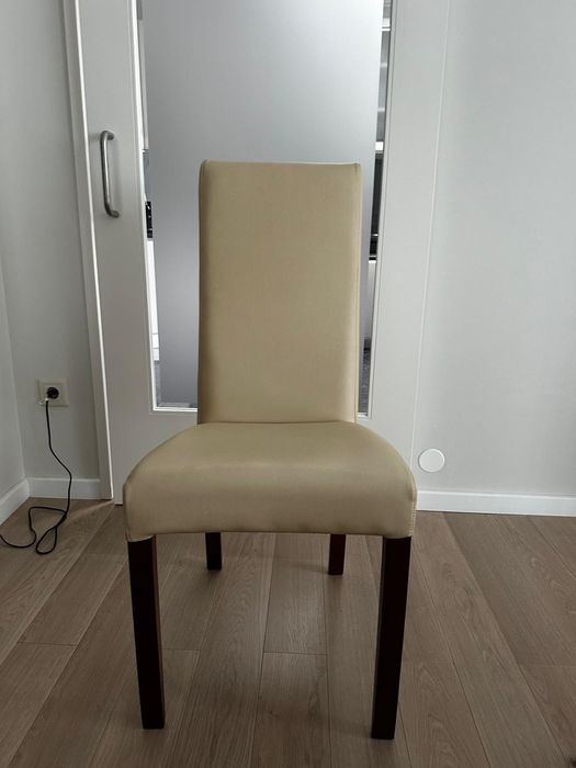 6 cadeiras ecopele e pé madeira