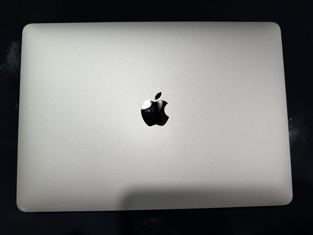 MacBook Pro M2 (2022) – Como Novo | Garantia até Novembro 2026