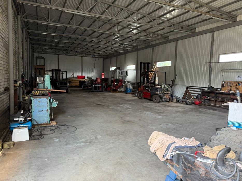 Продаж виробничого комплексу 4320 м2 та 2 га у Житомирська обл, Чуднів