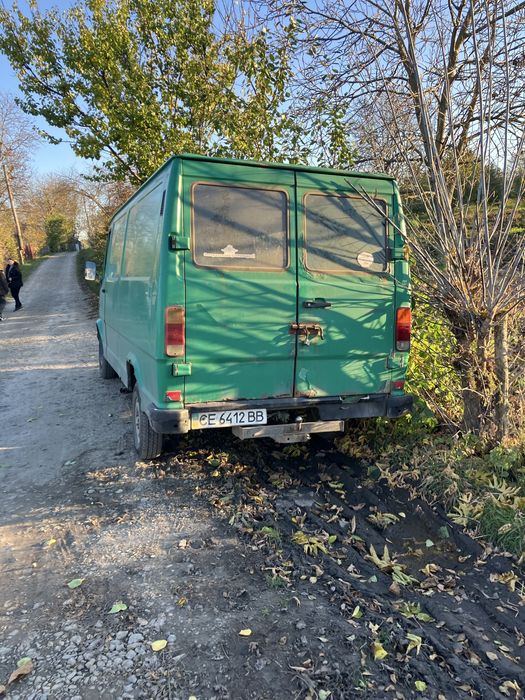 Продається надійне авто Mersedes D208 T1