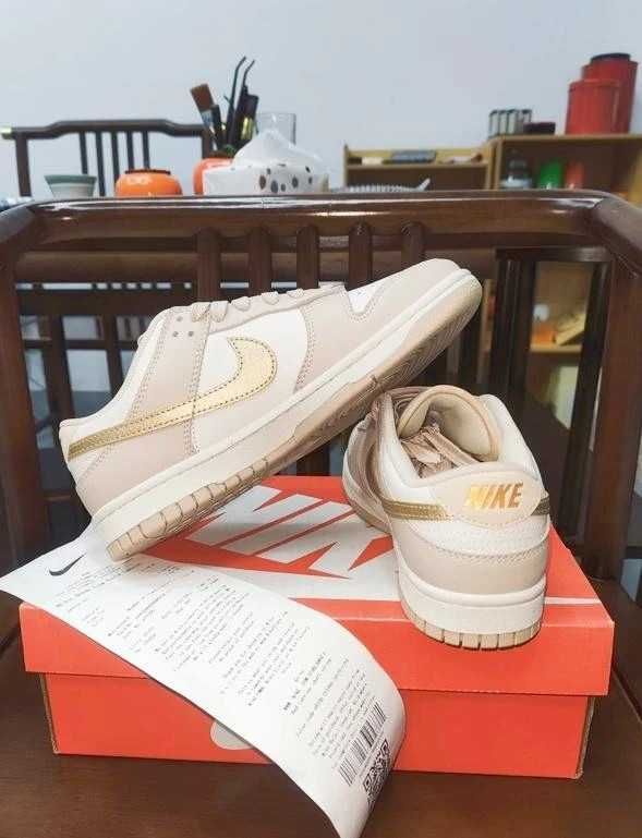 Nike Dunk Gold Low Blanc Swoosh 37,5