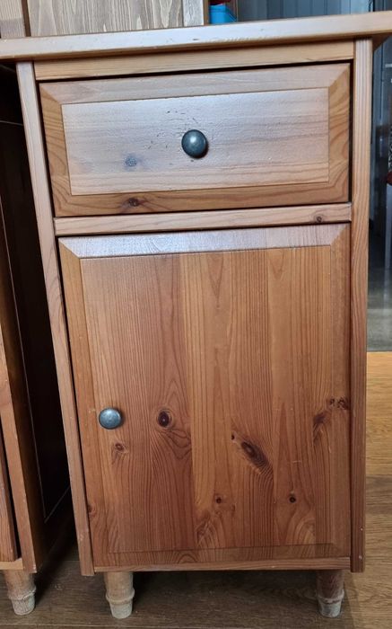 Sprzedam meble do sypialni- IKEA HEMNES - łóżko, szafki nocne, komodę.