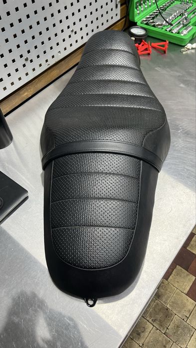 Сидіння Harley Devidson Sportster