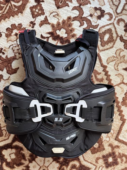 Продам черепаху захист тіла Leatt 5.5 HD PRO
