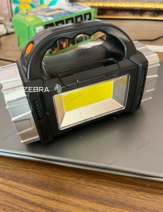 Ручной фонарь аккумуляторный usb прожектор фонарик солнечной зарядки