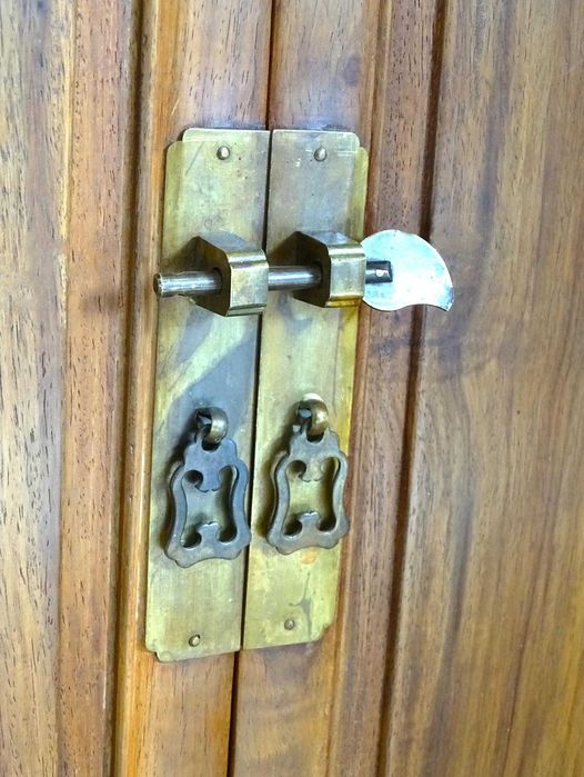 Indyjski kredens / witryna  w orientalnym stylu z salonu AlmiDecor