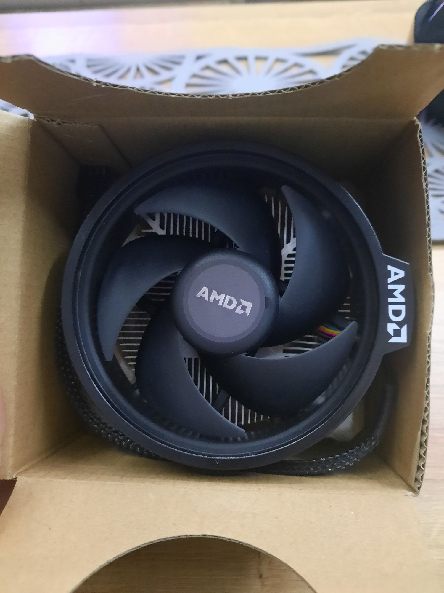 Radiator z wentylatorem do procesora AMD Ryzen 5 5600X