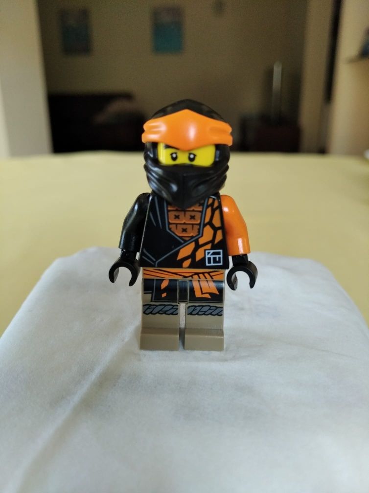 Figurka Lego Ninjago Cole Evo