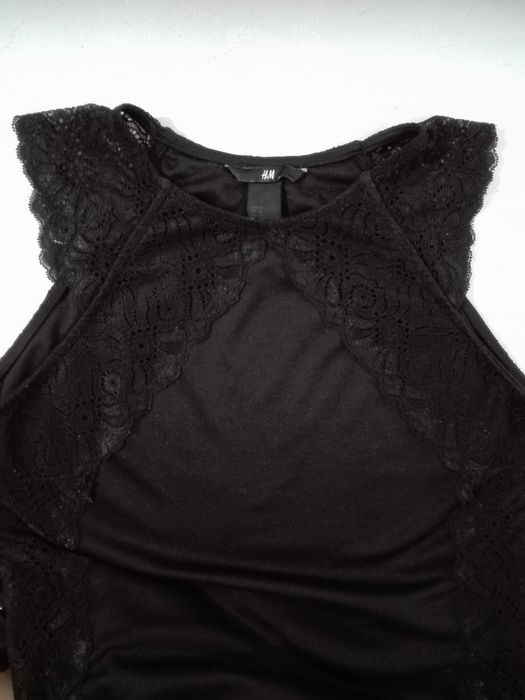 czarna sukienka S/M z H&M, mała czarna, wstawki z koronki