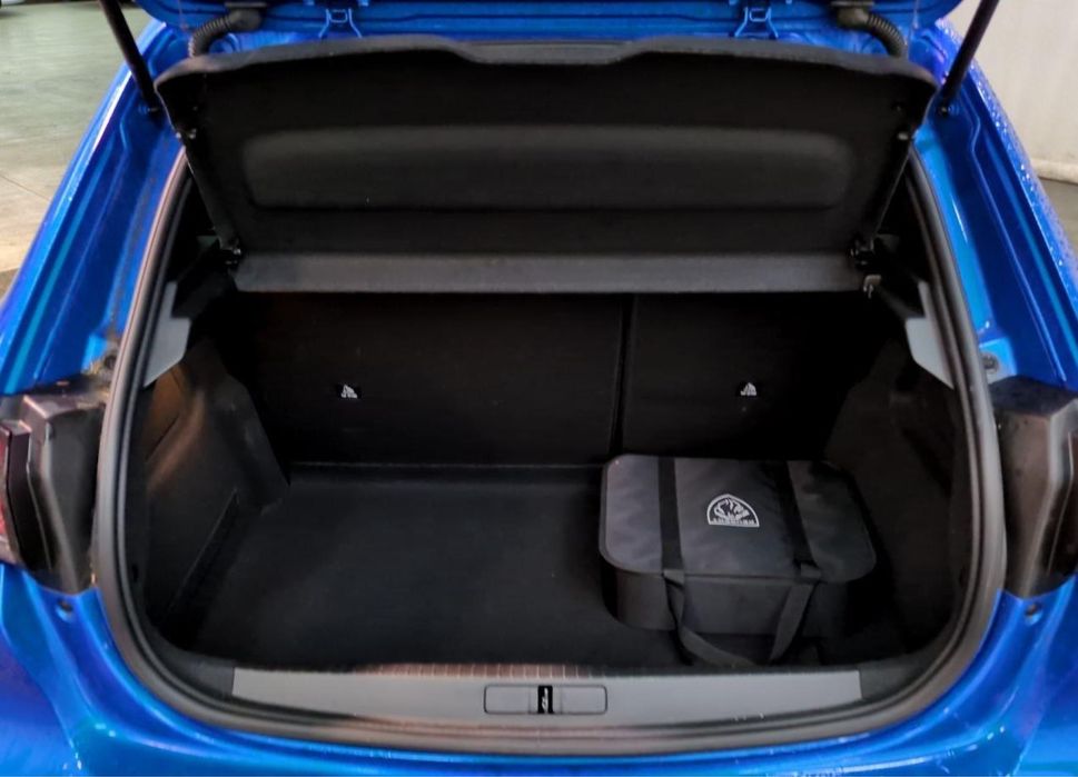 Peugeot e208  50kw Style de 2023 só 6890Km