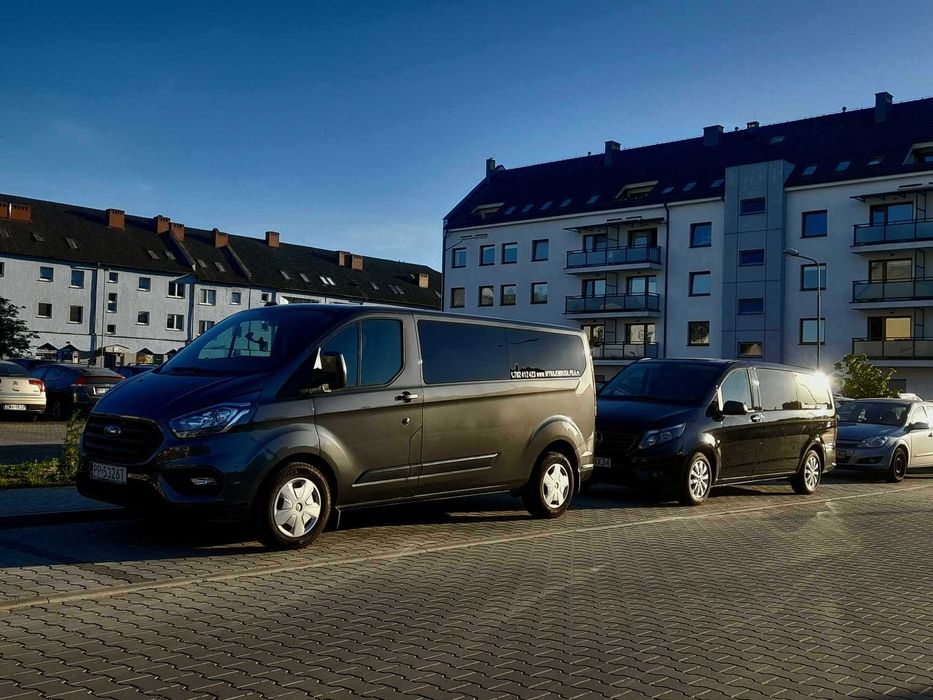 Wynajem busów osobowych-wypożyczalnia busów Fordy Custom 8-9 os