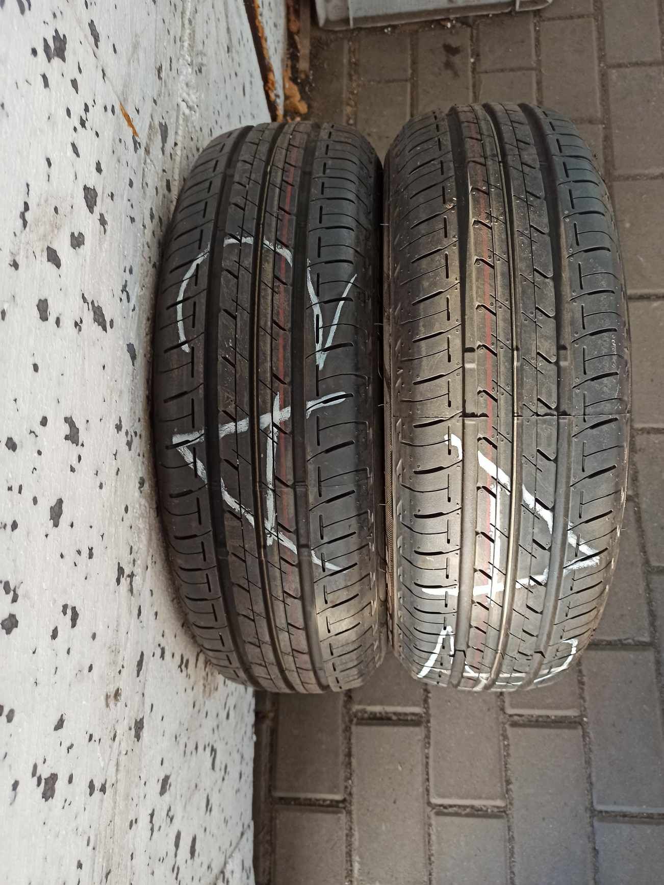 2 opony letnie Bridgestone 165/65 14, 7,4mm. Możliwy montaż