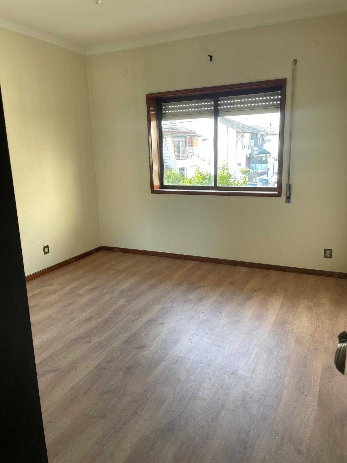 Andar Moradia T2+1 com anexo, Rés do Chão, em Baguim do Monte