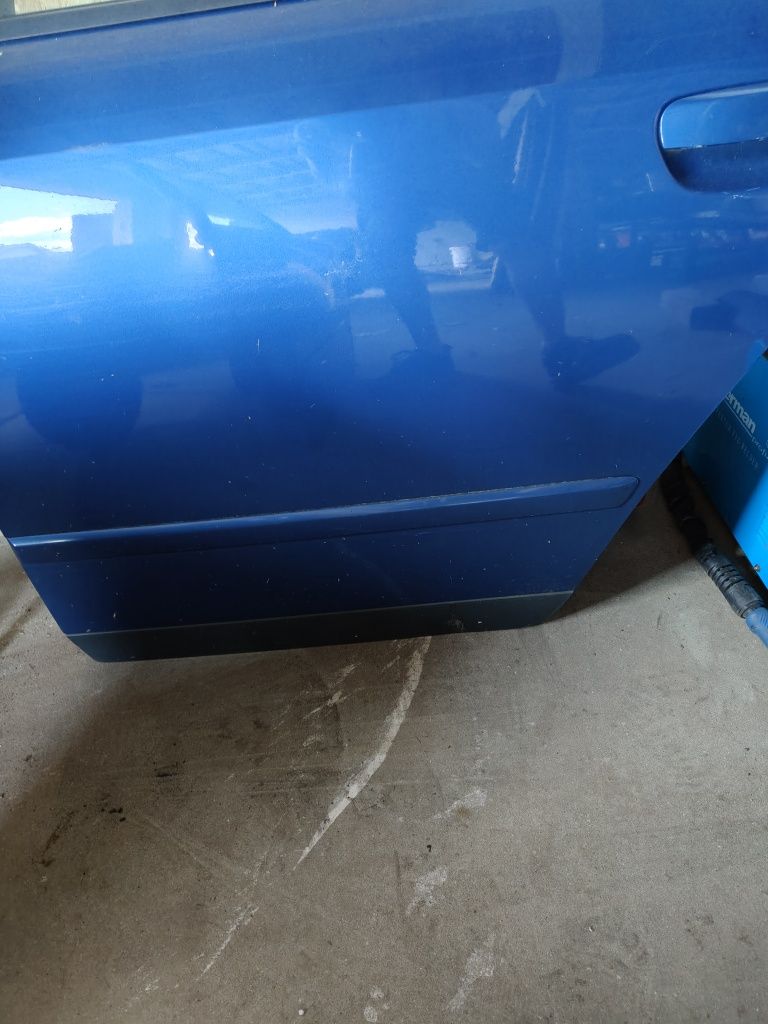 Lewe drzwi tył audi A4 b6 LZ5W