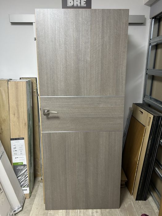 Sprzedam drzwi z ościeżnicą z ekspozycji