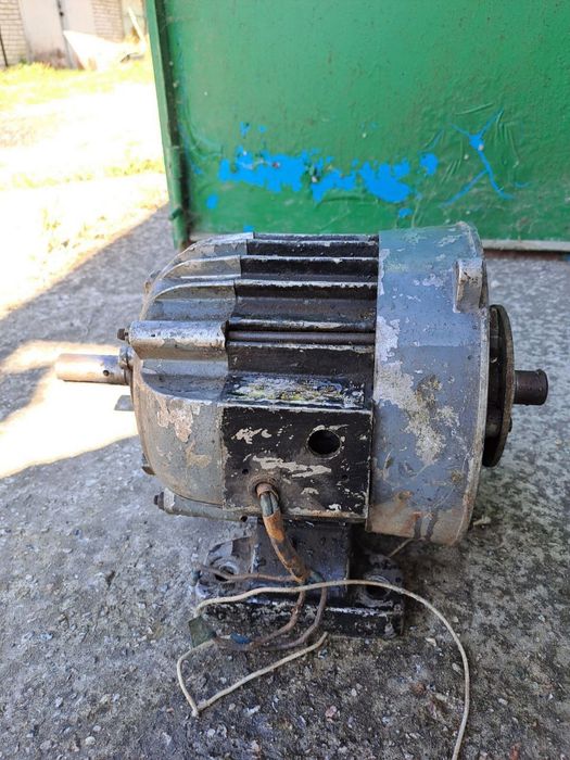 Електродвигатель ( електромотор )