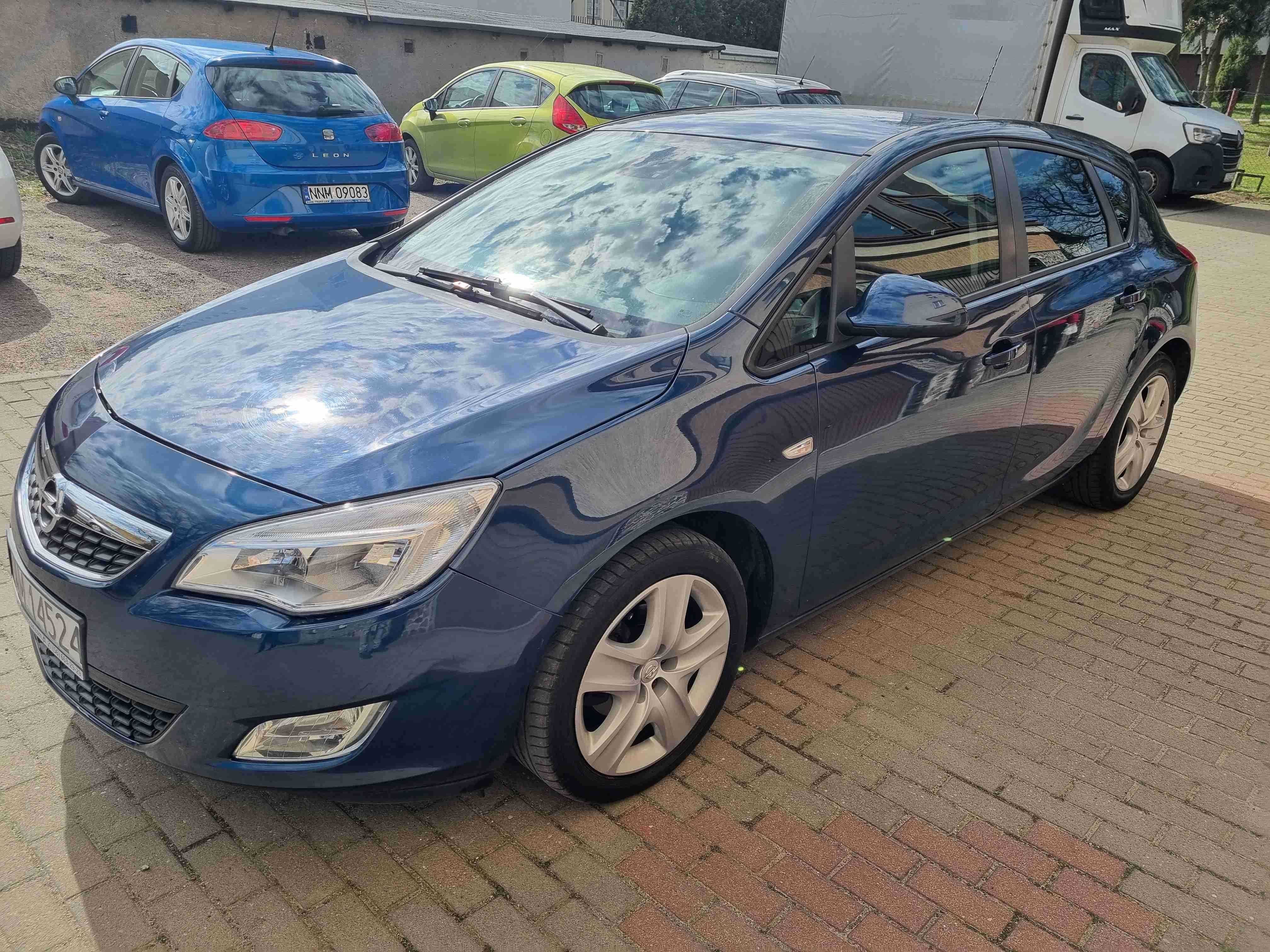 Opel Astra 2011  1,4 Turbo 140 KM