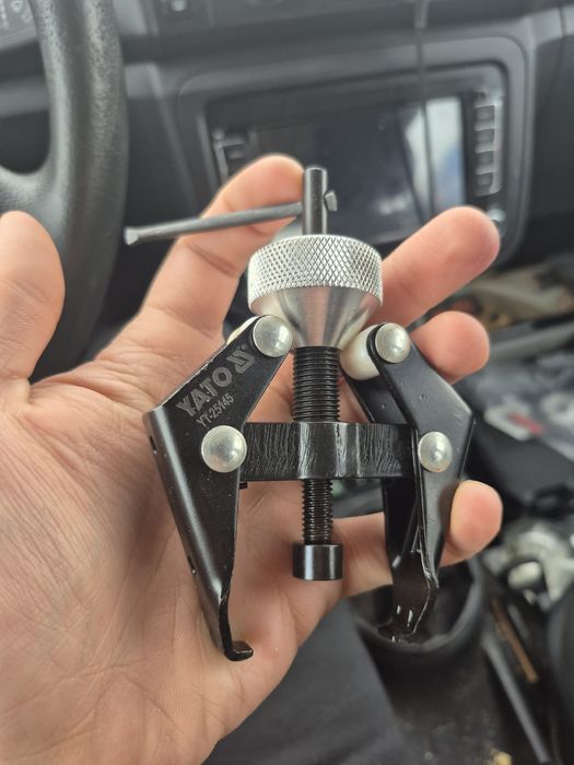 Ściągacz dwuramienny YATO YT-25145 (5–30 mm)