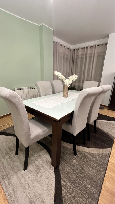 Mesa extensível com tampo em vidro (OFERTA 6 CADEIRAS)