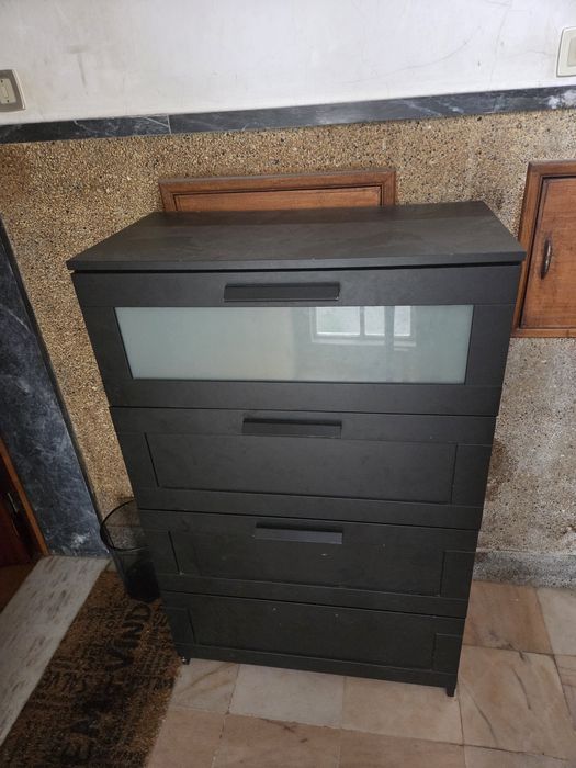 Roupeiro preto simples