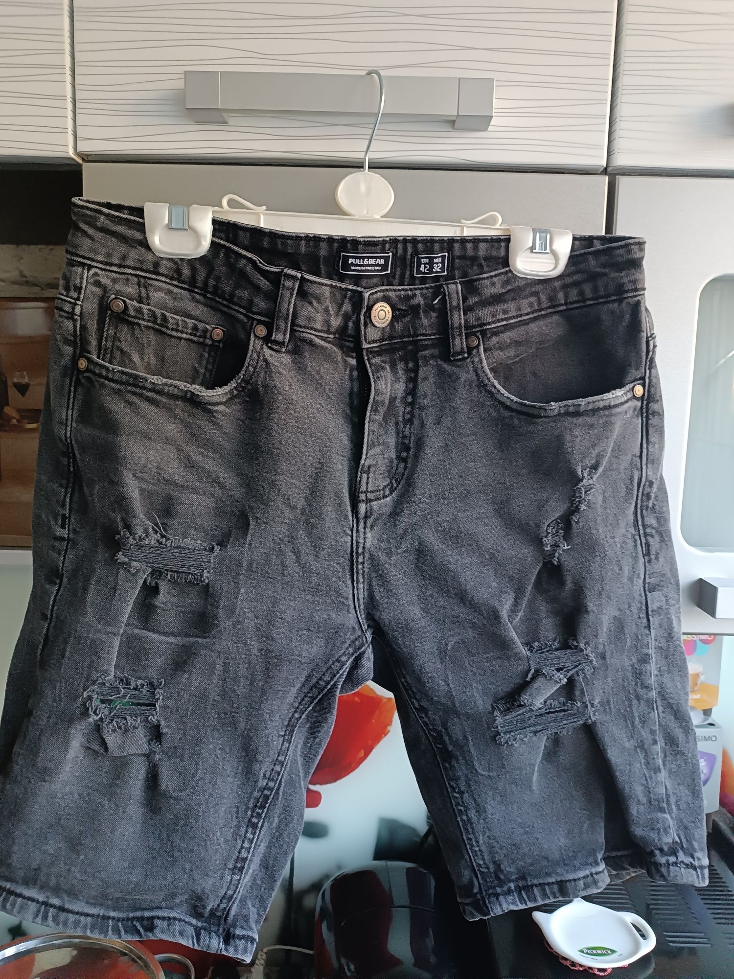 Spodenki męskie jeans PULL Bear- 42/32 czarne.Bdb