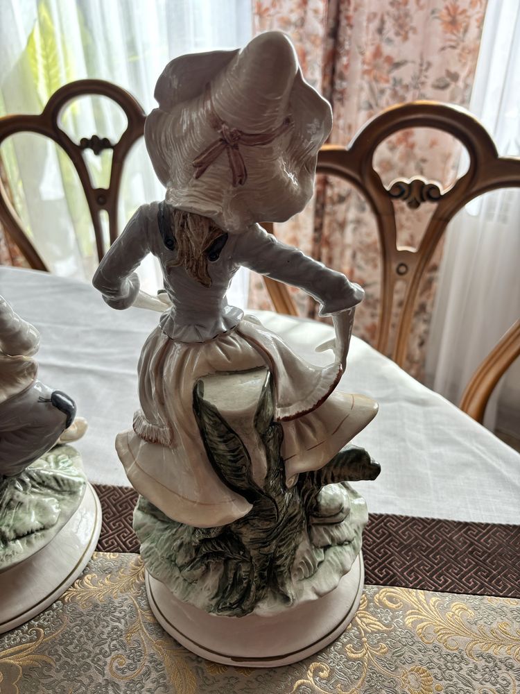 Para porcelanowych figurek Capodimonte sygnowane