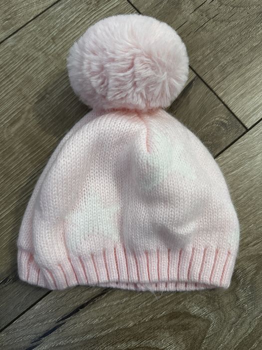 Różowa czapka z pomponem
