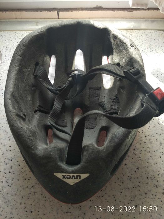 Фирменный качественный велошлем UVEX из Германии.