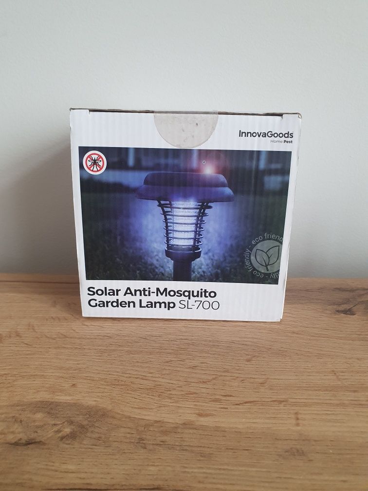 Lampa solarna odstraszająca komary.
