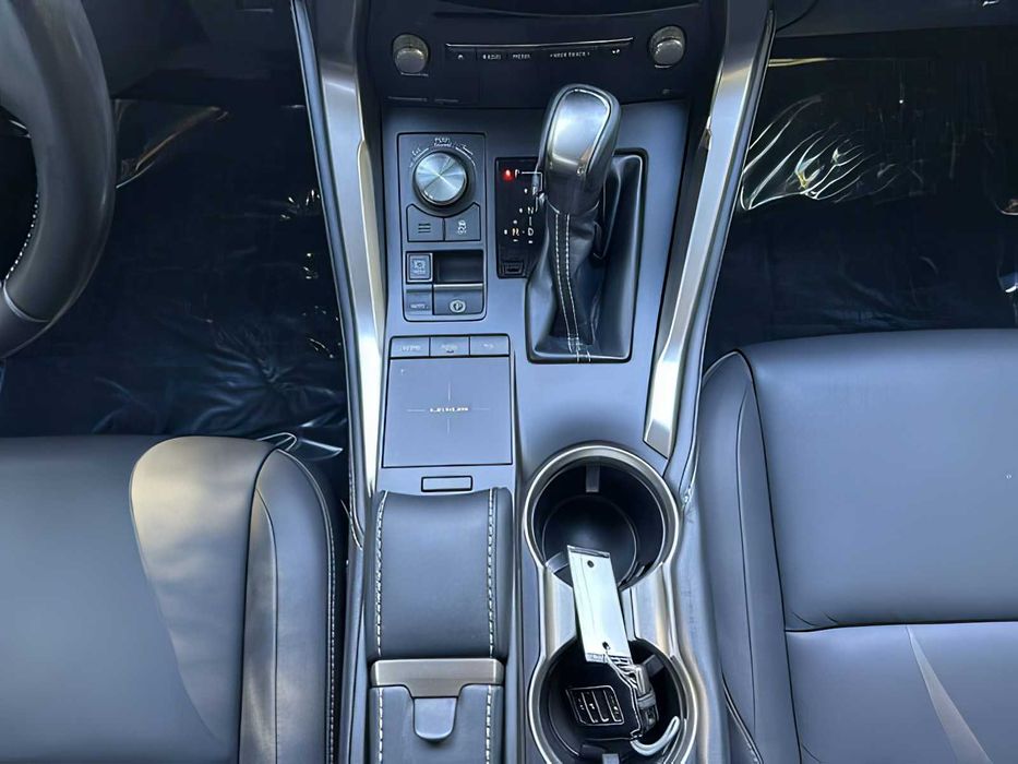 Lexus NX 300      2018