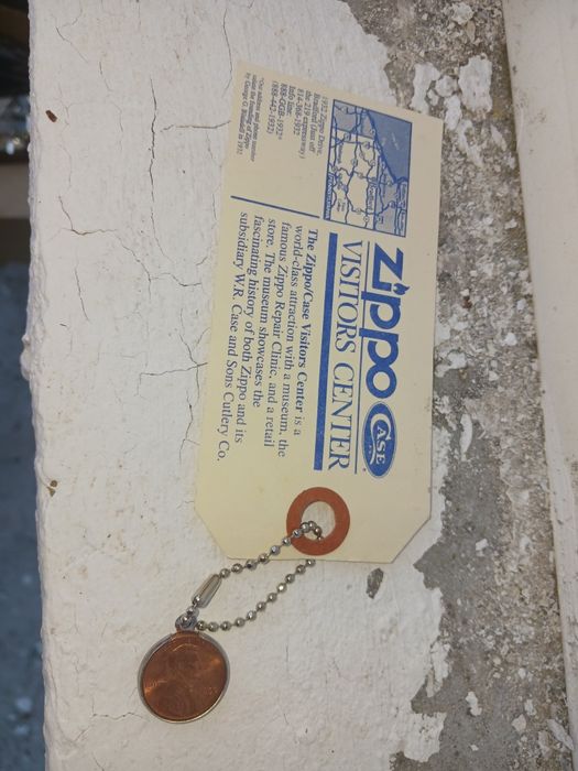 Pequena moeda zippo
