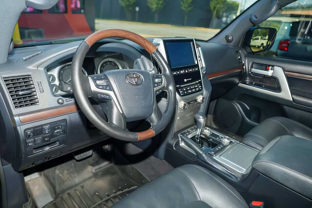 Toyota Land Cruiser      2020