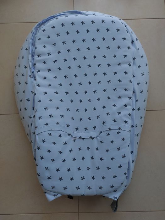 Ninho azul com estrelas para bebé