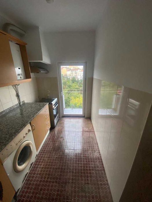 Arrendo T2 Junto à Av Elísio de Moura