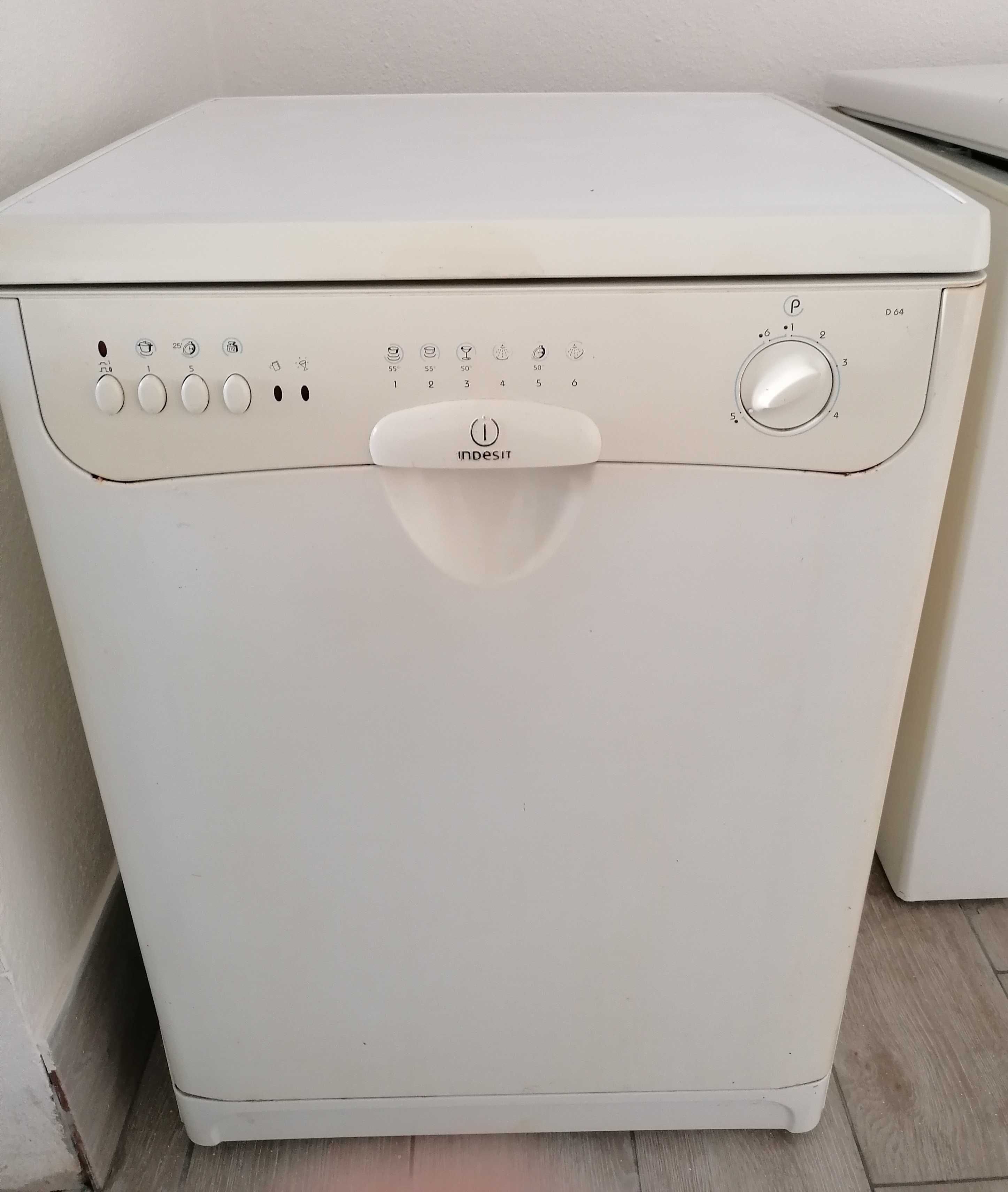 Máquina de lavar loiça Indesit usada